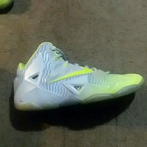 No one In my family wears a size 9.